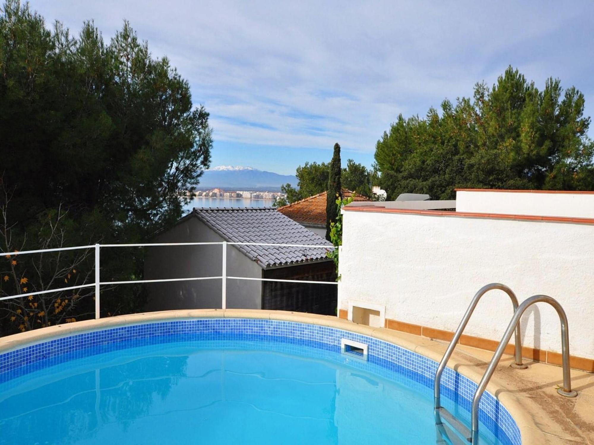 Appartement In Costa Brava With Sea View